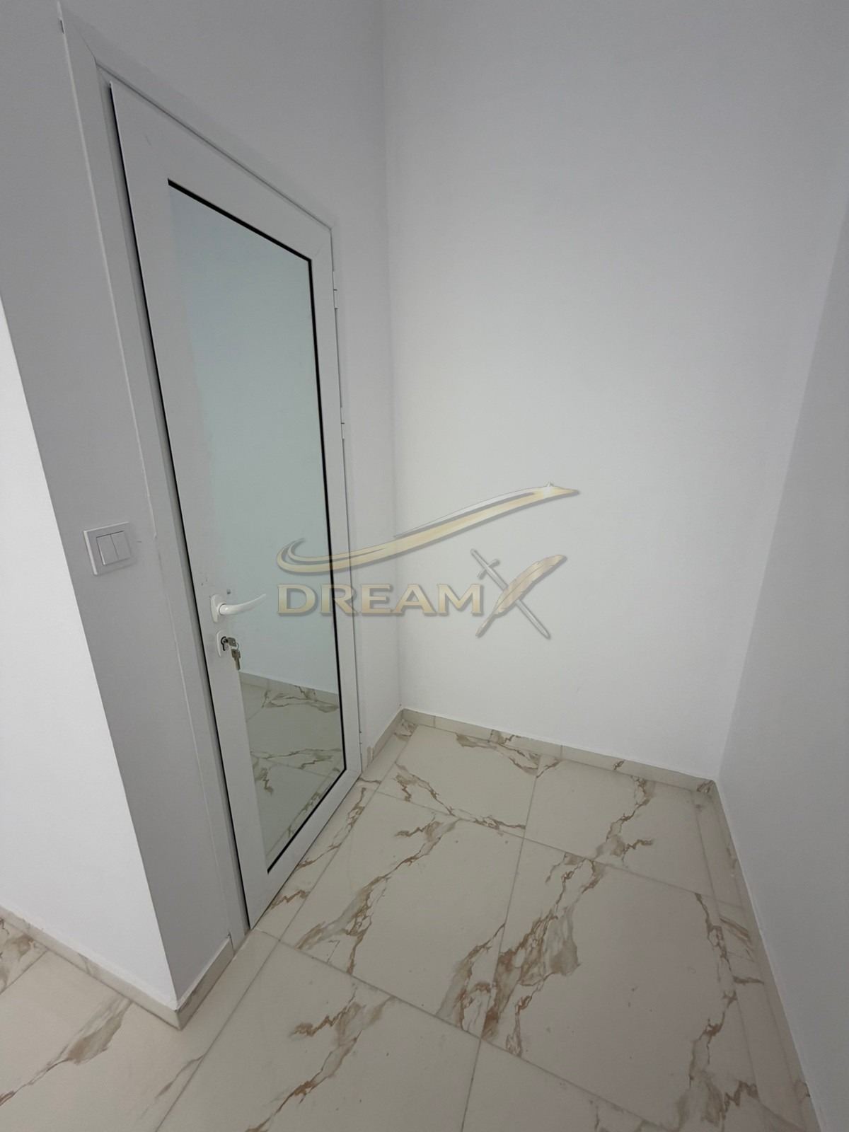 Дава под наем МАГАЗИН, гр. Пловдив, Коматевски възел, снимка 4 - Магазини - 54975121