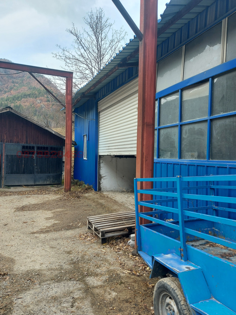 Дава под наем ПРОМ. ПОМЕЩЕНИЕ, гр. Смолян, Средок