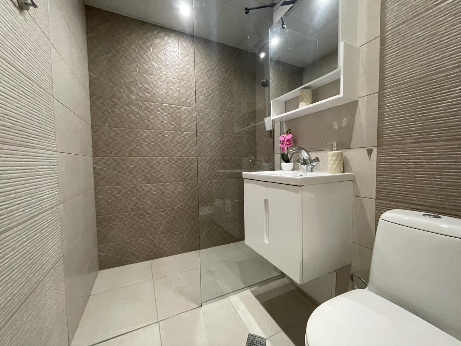 Дава под наем 3-СТАЕН, гр. София, Люлин 2, снимка 9 - Апартаменти - 53945172