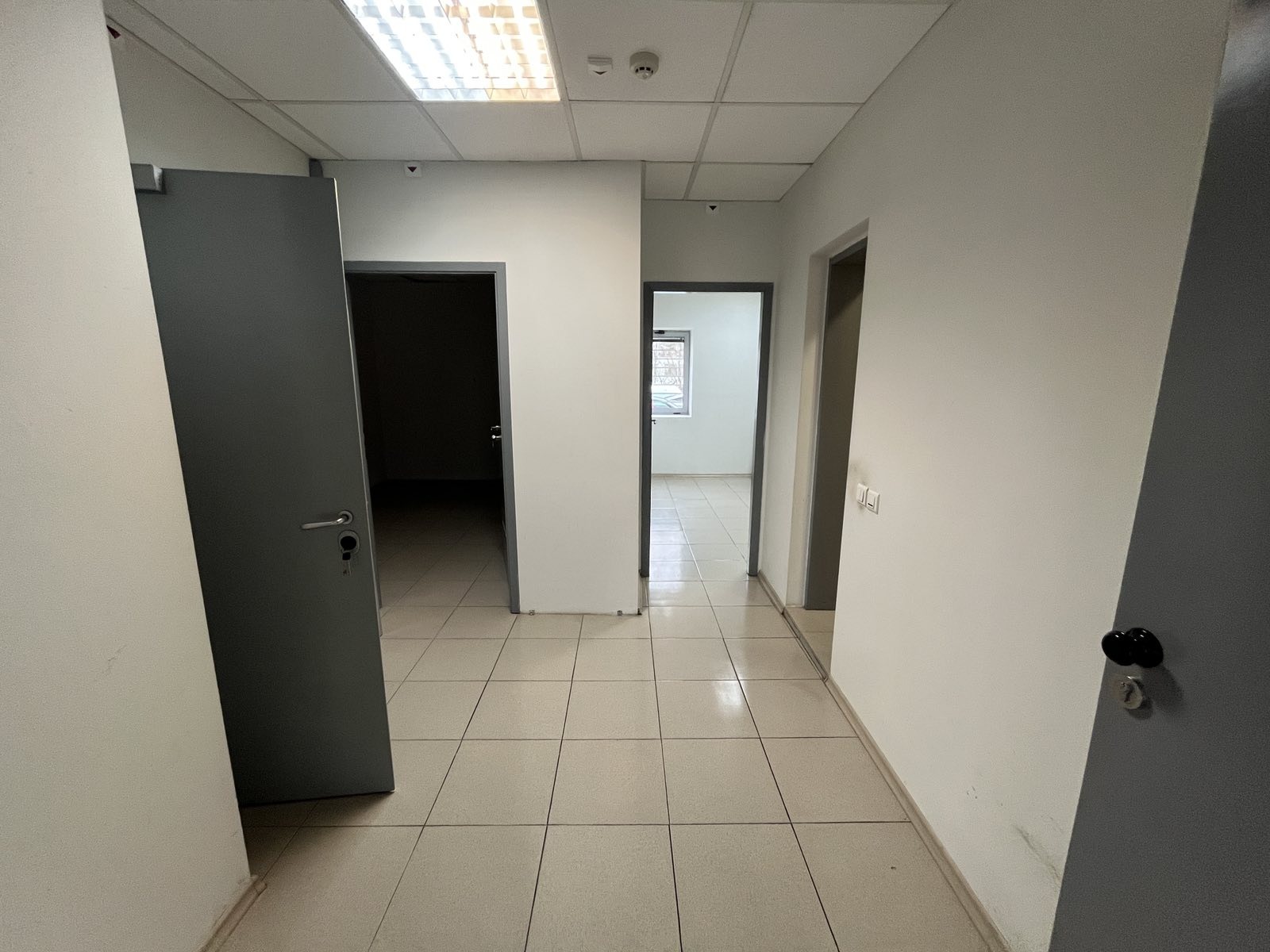 Дава под наем ОФИС, гр. Бургас, Център, снимка 8 - Офиси - 54204626