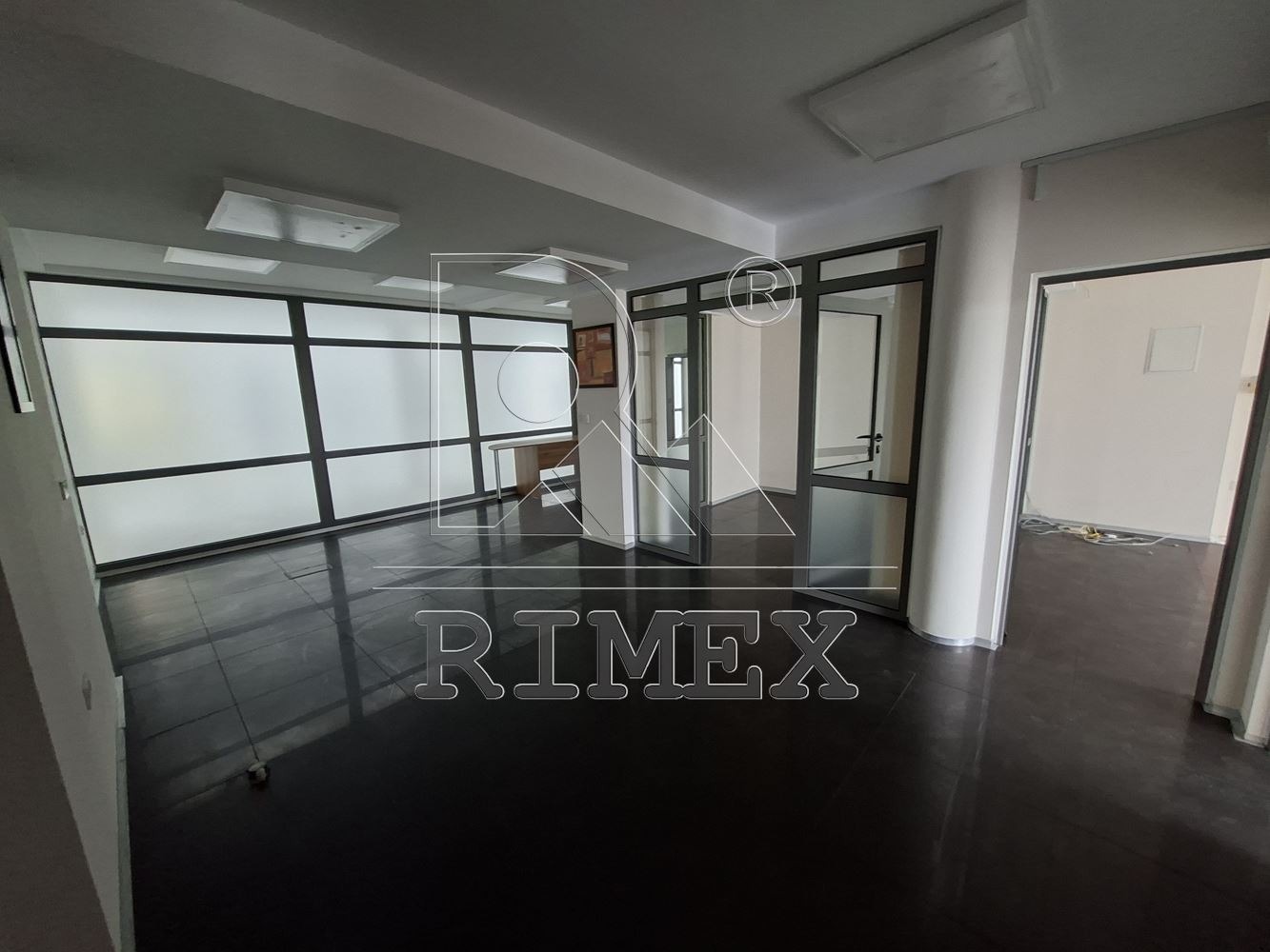 Дава под наем ОФИС, гр. Пловдив, Център, снимка 2 - Офиси - 54273887