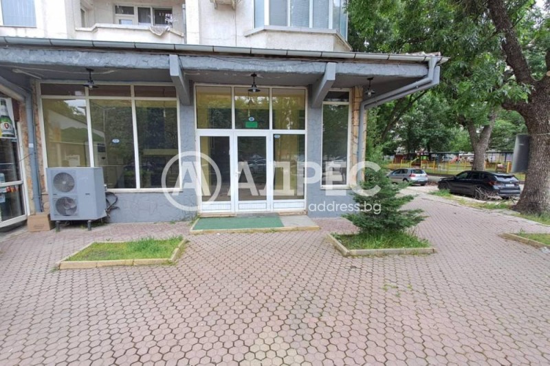 Дава под наем  Магазин град Пловдив , Кючук Париж , 100 кв.м | 77628260
