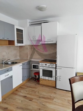 1 quarto Konfuto, Varna