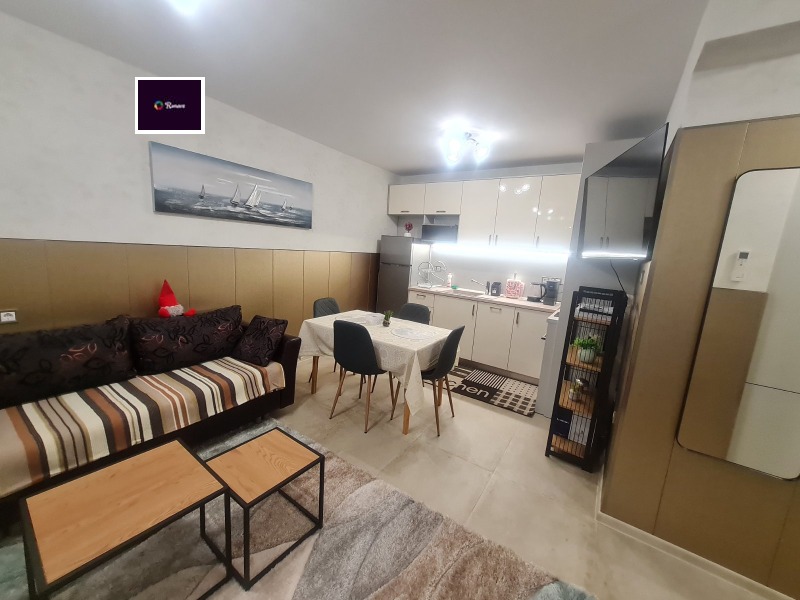 Издаје се  1 спаваћа соба Варна , Центар , 45 м2 | 67033577