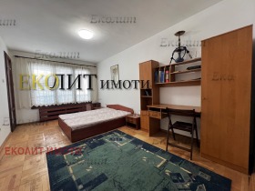 3 makuuhuonetta Reduta, Sofia 6