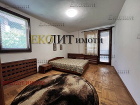 3 makuuhuonetta Reduta, Sofia 8