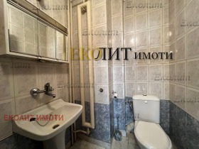 3 makuuhuonetta Reduta, Sofia 10