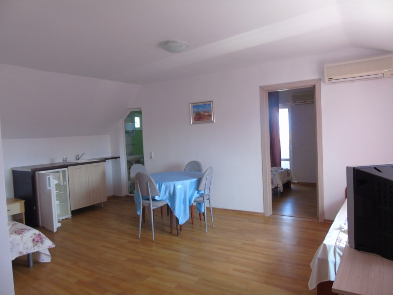 Дава под наем 2-СТАЕН, с. Лозенец, област Бургас