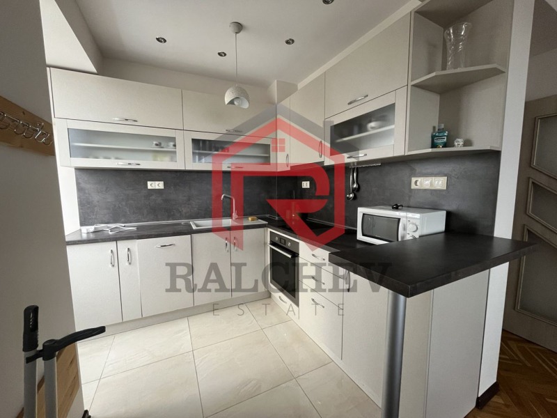 Под наем 3-СТАЕН, град Варна, Център • 1300 лв. / 664.68 € • 10221248 1