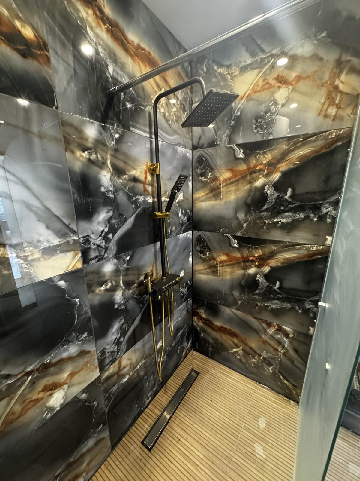 Дава под наем 3-СТАЕН, гр. Велико Търново, Бузлуджа, снимка 8 - Апартаменти - 53899435