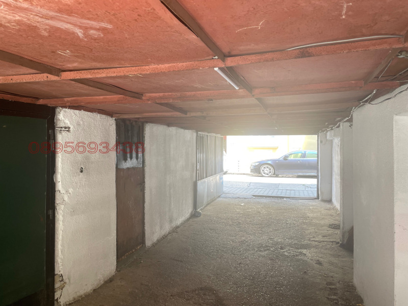 Дава под наем ГАРАЖ, ПАРКОМЯСТО, гр. София, Център, снимка 2 - Гаражи и паркоместа - 53440308