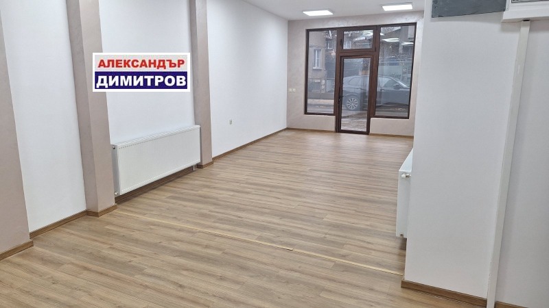 Дава под наем МАГАЗИН, гр. Русе, Център, снимка 3 - Магазини - 52692417