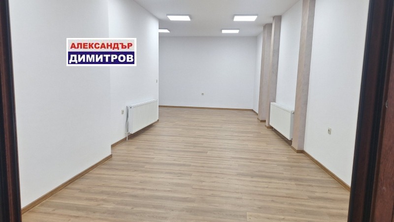 Дава под наем МАГАЗИН, гр. Русе, Център, снимка 2 - Магазини - 52692417