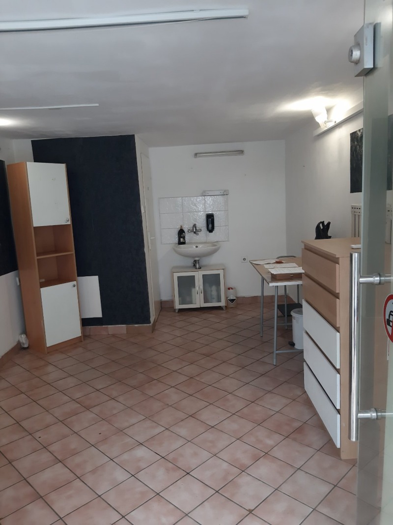 Дава под наем МАГАЗИН, гр. София, Център