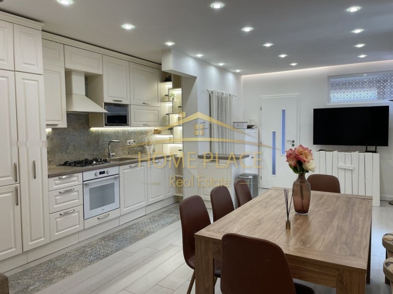 En renta  3 dormitorios Varna , Tsentar , 107 metros cuadrados | 44071664