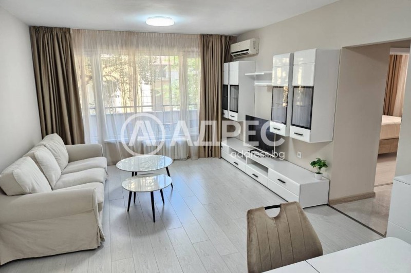 Издаје се  2 спаваће собе Софија , Центар , 90 м2 | 88586342
