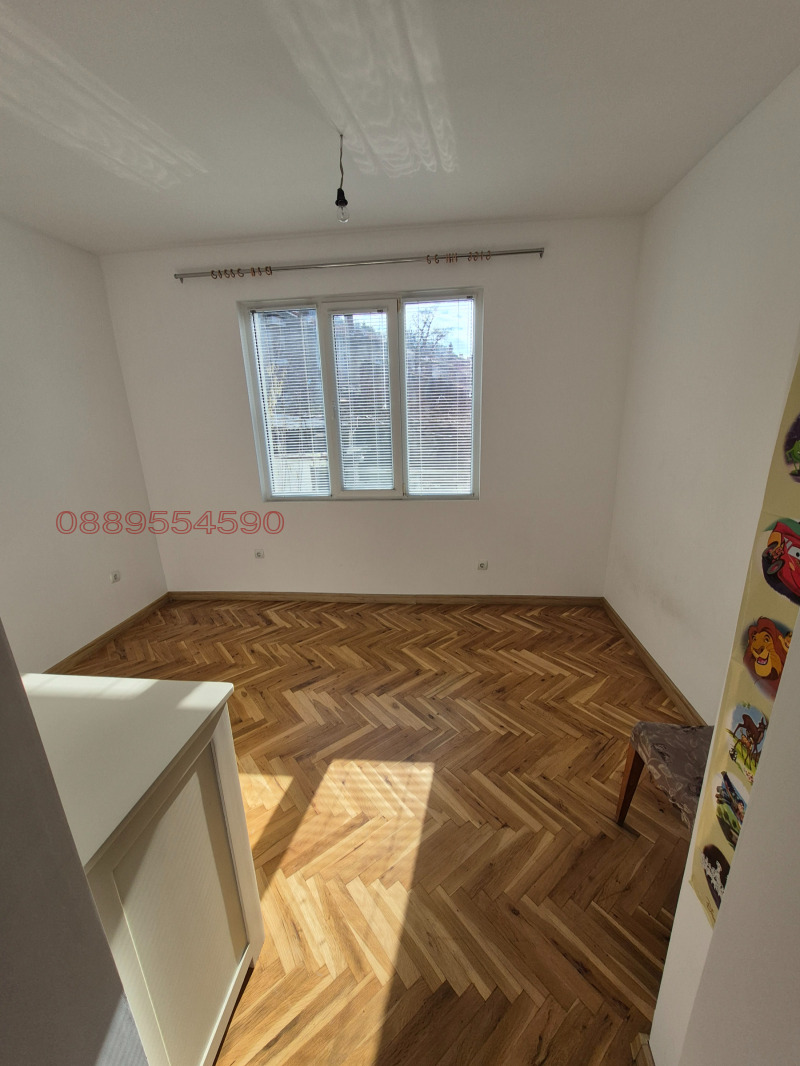 Дава под наем КЪЩА, гр. Дупница, област Кюстендил, снимка 3 - Къщи - 53292705