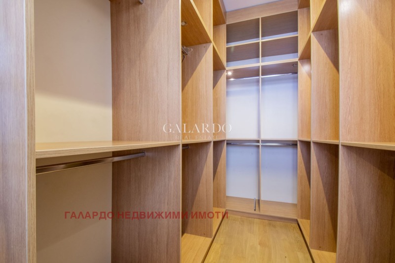 Дава под наем  4-стаен град София , Център , 230 кв.м | 54765987 - изображение [11]