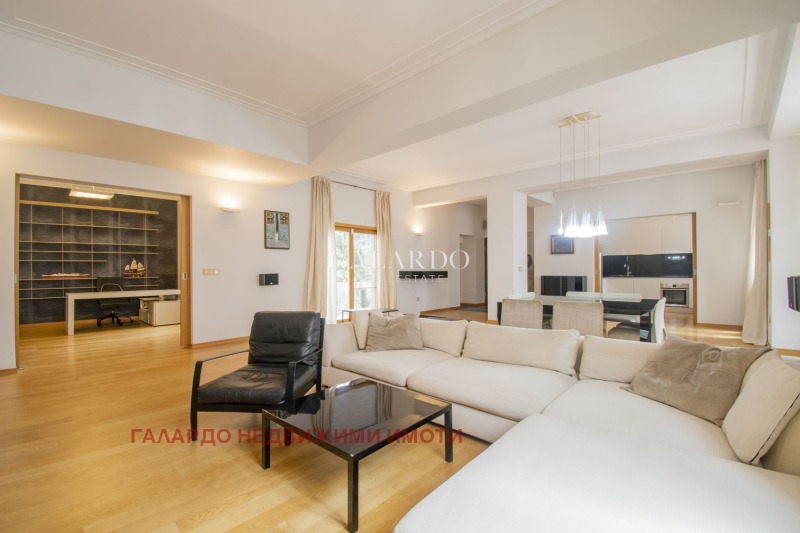 Дава под нем  4-стаен, град София, Център • 2 900 EUR • ID 26396452 — holmes.bg - [1] 