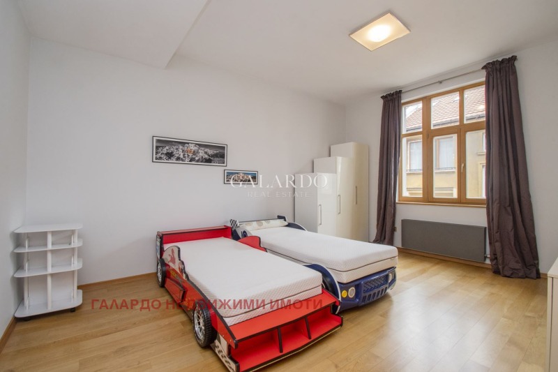 Дава под наем  4-стаен град София , Център , 230 кв.м | 54765987 - изображение [8]