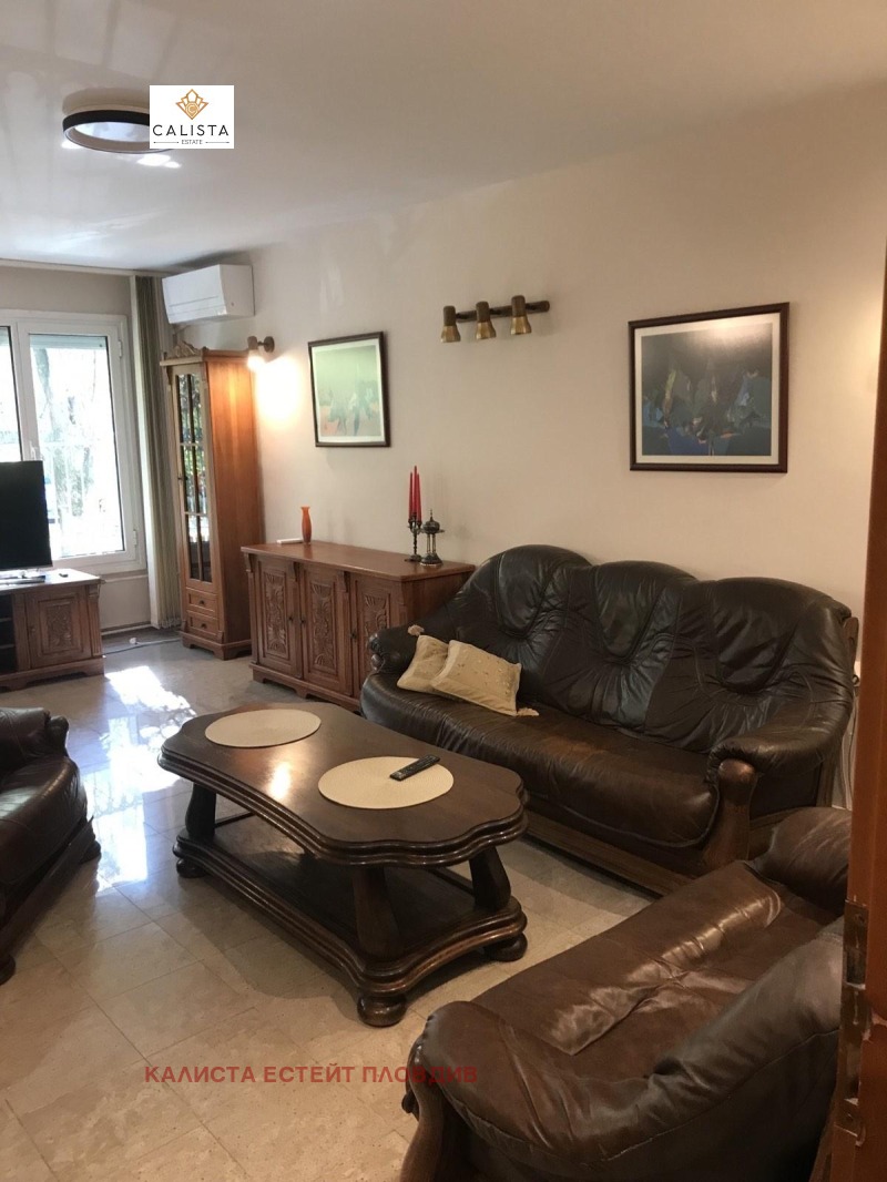 Издаје се  2 спаваће собе Пловдив , Центар , 100 м2 | 47536508