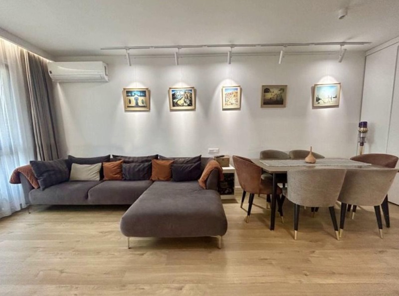 Дава под наем 3-СТАЕН, гр. София, Хладилника