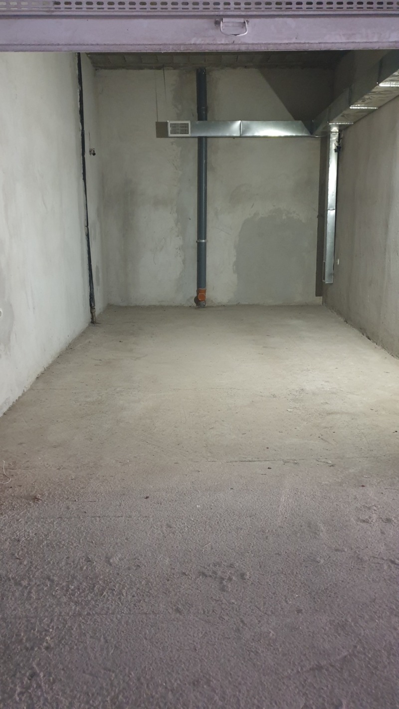 Дава под наем ГАРАЖ, ПАРКОМЯСТО, гр. Велико Търново, Зона Б, снимка 2 - Гаражи и паркоместа - 52277930