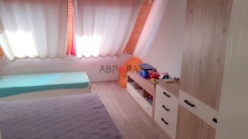 1 quarto Lazur, Burgas 11