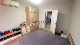 1 quarto Lazur, Burgas 12