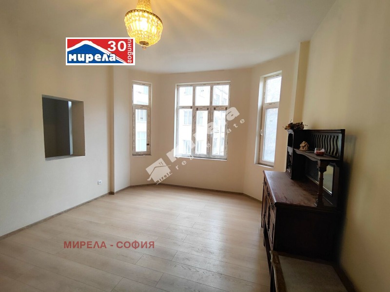 A louer  2 chambres Sofia , Tsentar , 73 m² | 68052065