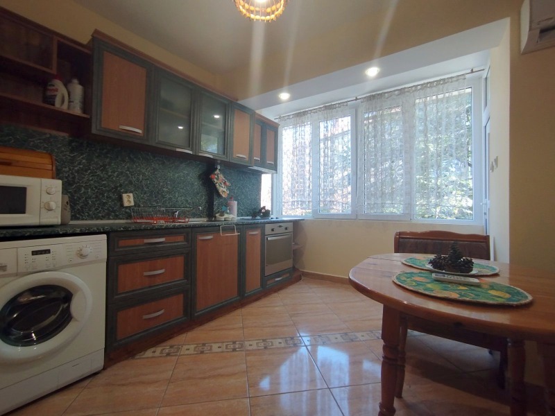 En renta  1 dormitorio Ruse , Tsentar , 70 metros cuadrados | 35284322