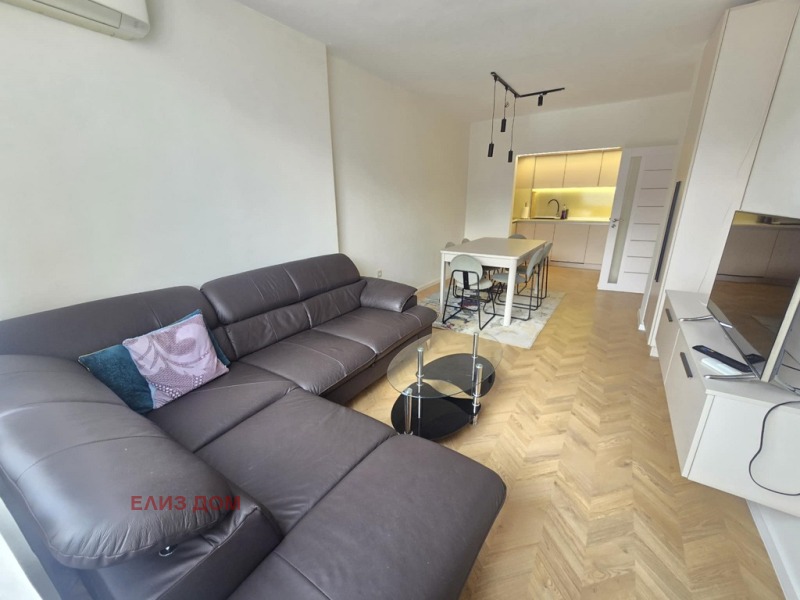 Дава под Наем 2-СТАЕН в град Варна, ВИНС-Червен площад - 60 кв.м / 650 € » 1 271.29 лв., ЕЛИЗ ДОМ