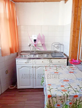 1 спаваћа соба Лјатно кино Тракија, Варна