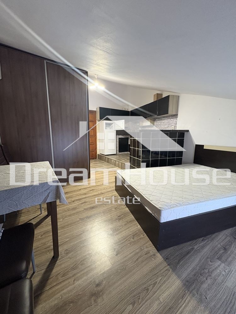 En renta  Ático Plovdiv , Kyuchuk Parizh , 35 metros cuadrados | 41581168