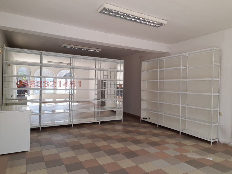 Дава под наем МАГАЗИН, гр. Карлово, област Пловдив, снимка 2 - Магазини - 52956960