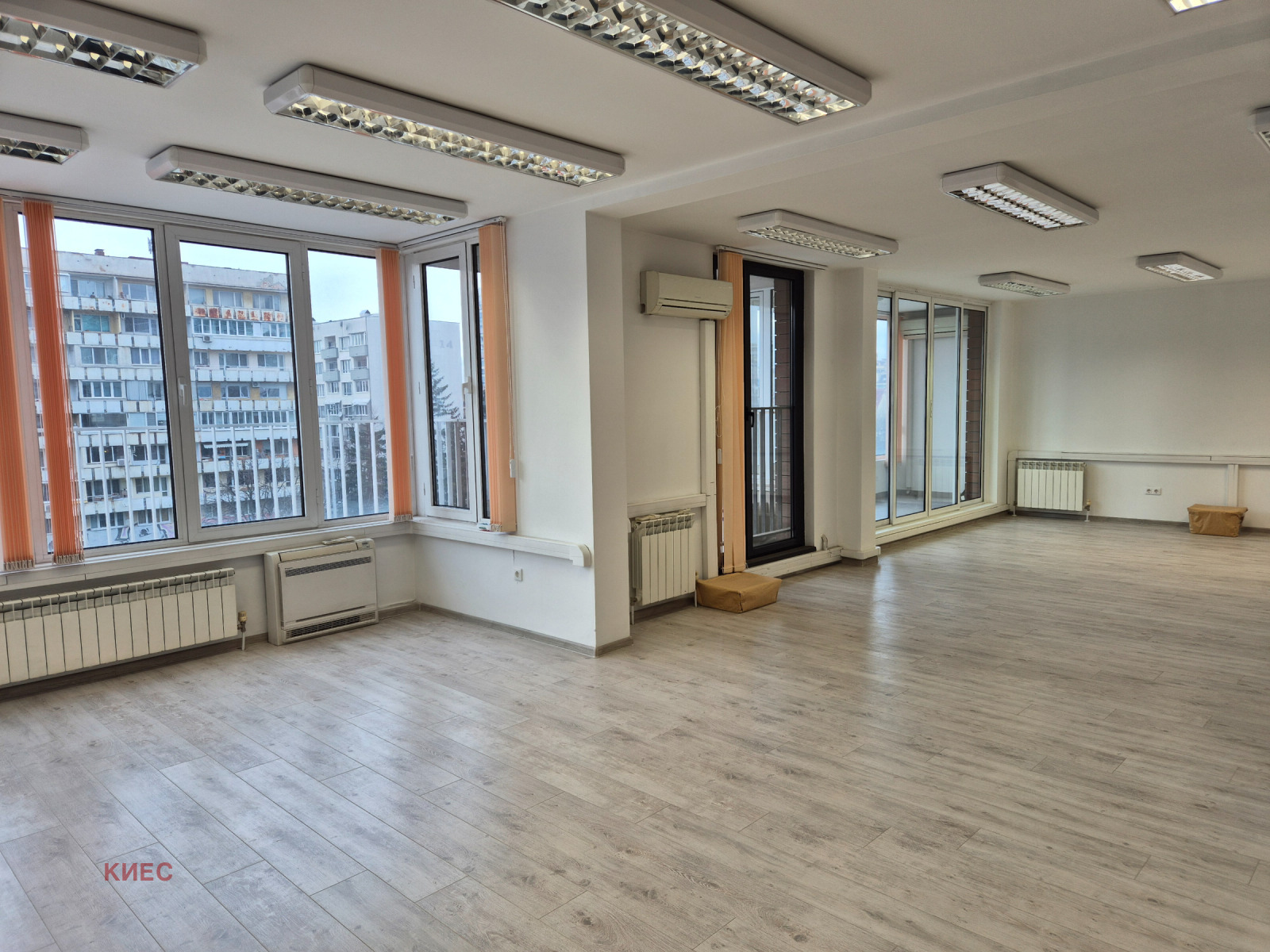 Дава под наем ОФИС, гр. София, Гоце Делчев, снимка 2 - Офиси - 53269906
