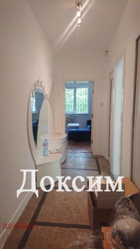 3-стаен град София, Изток 11