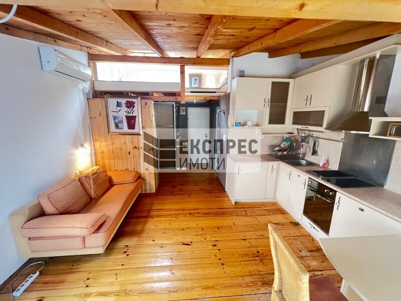 Дава под нем  1-стаен, град София, Център •  650 EUR • ID 54572442 — holmes.bg - [1] 