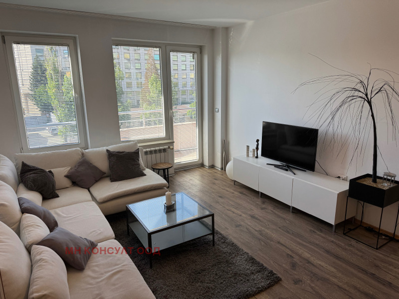 Дава под нем  3-стаен, град София, Център •  700 EUR • ID 97300278 — holmes.bg - [1] 