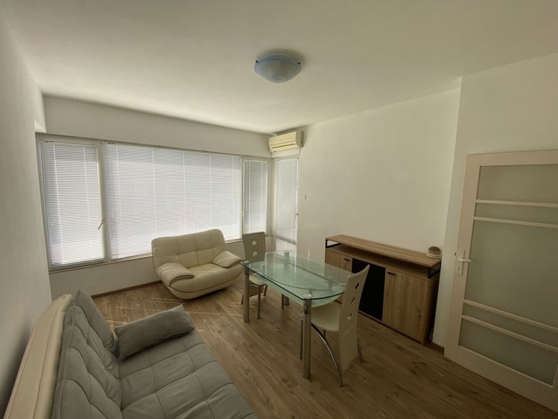 Te huur  1 slaapkamer Varna , Zimno kino Trakija , 65 m² | 72055562