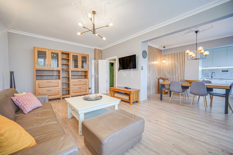Kiadó  3 hálószobás Sofia , Centar , 120 négyzetméter | 96424088