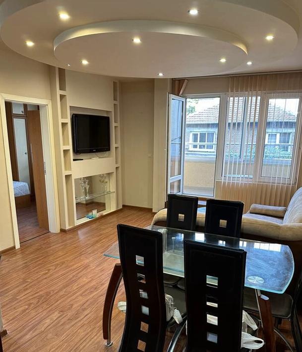 Zu vermieten  2 Schlafzimmer Plowdiw , Kjutschuk Parisch , 76 qm | 55144990