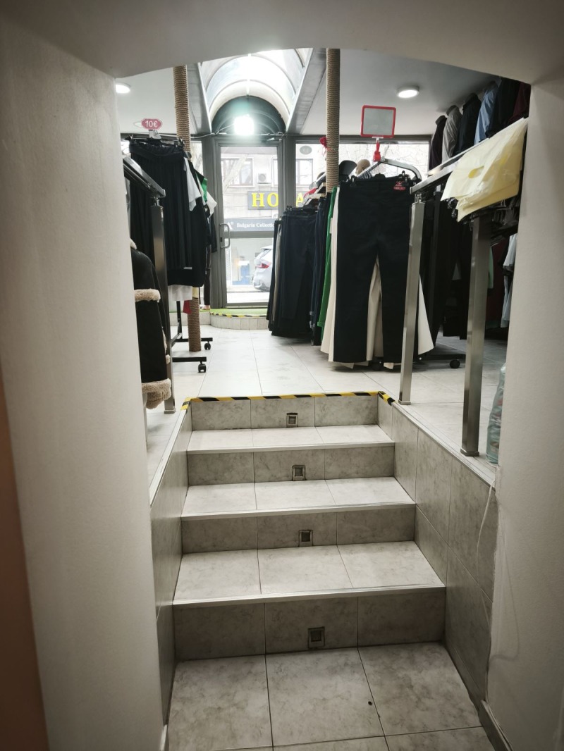 Дава под наем МАГАЗИН, гр. Пловдив, Център, снимка 6 - Магазини - 53373919