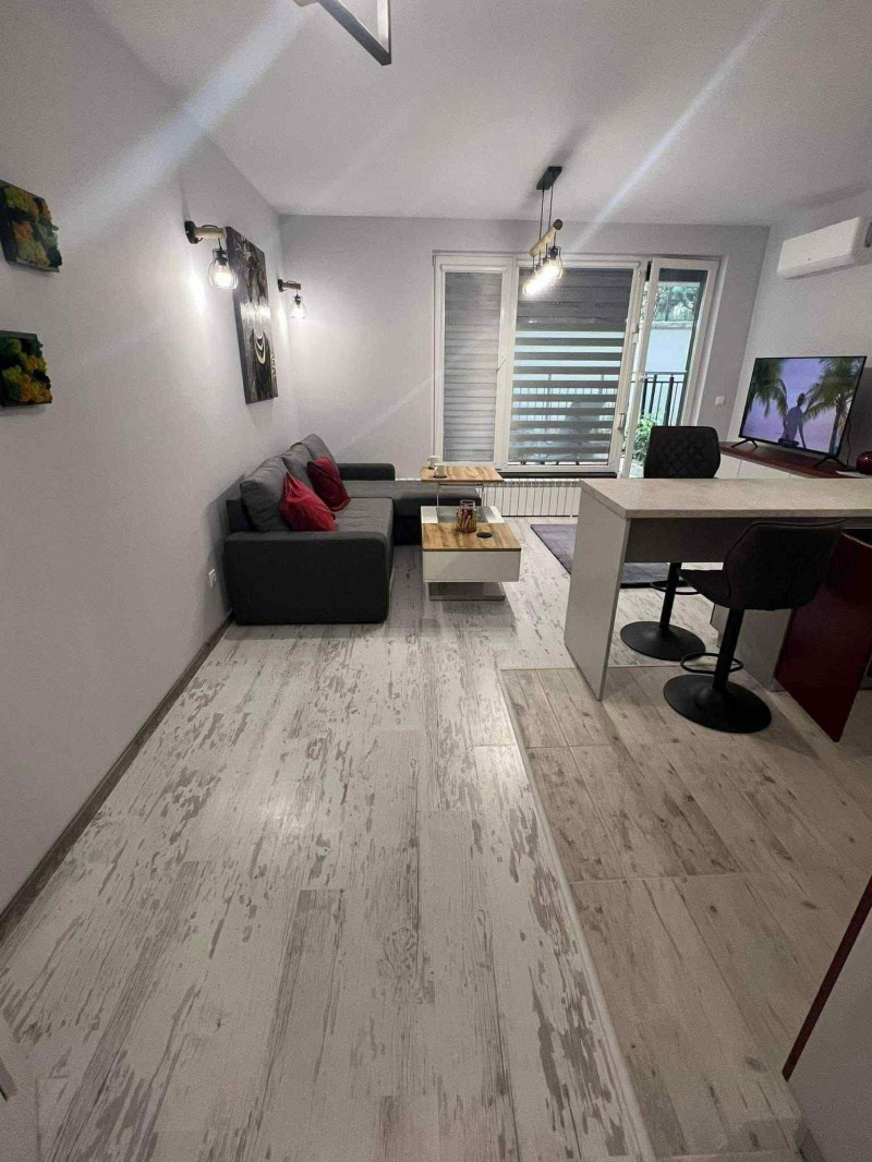 Дава под нем  1-стаен, град София, Студентски град •  475 EUR • ID 80580632 — holmes.bg - [1] 