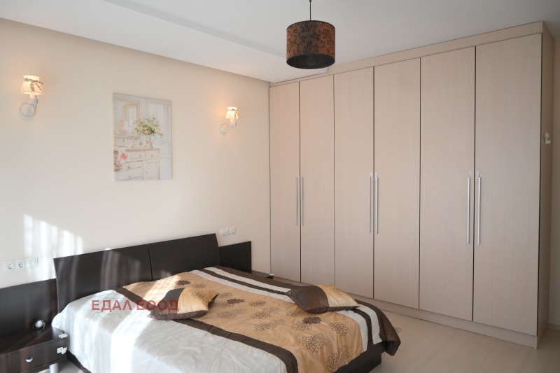 Дава под наем 3-СТАЕН, гр. София, Център, снимка 4 - Апартаменти - 52979788