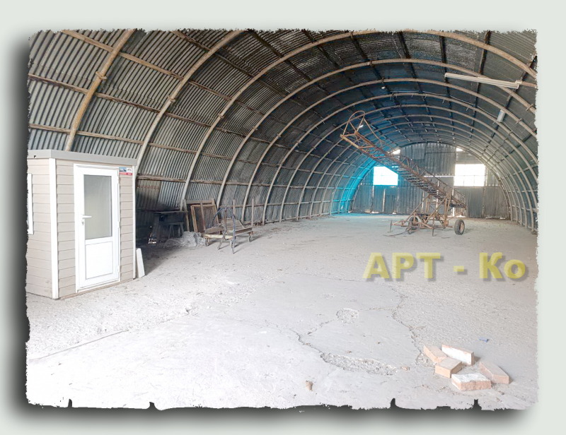 Дава под Наем ПРОМ. ПОМЕЩЕНИЕ в град Перник, Мошино - 300 кв.м / 550 € » 1 075.71 лв., АРТ-КО
