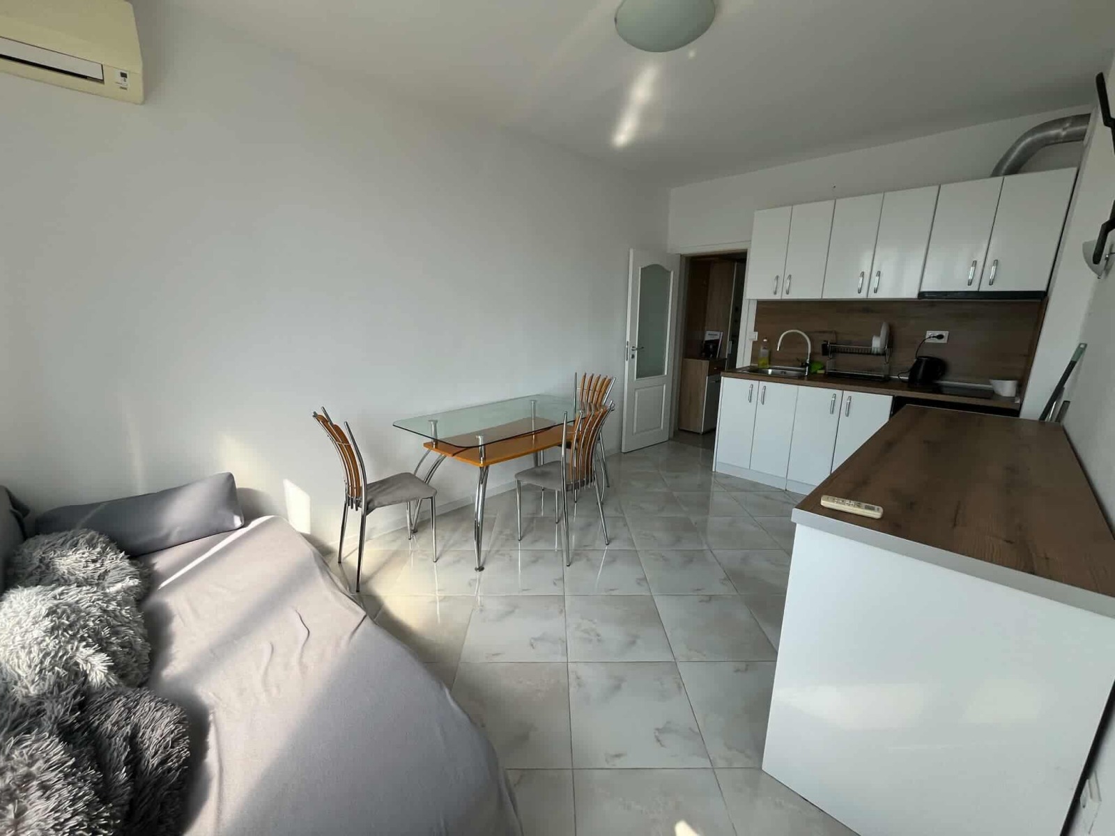 Дава под наем 2-СТАЕН, гр. Варна, Левски 1, снимка 2 - Апартаменти - 53316631