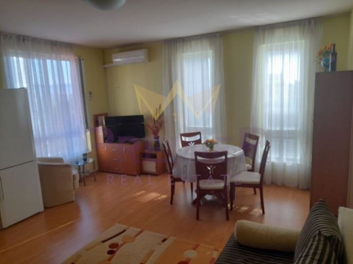 Дава под нем  2-стаен, град Варна, Аспарухово •  350 EUR • ID 82533357 — holmes.bg - [1] 