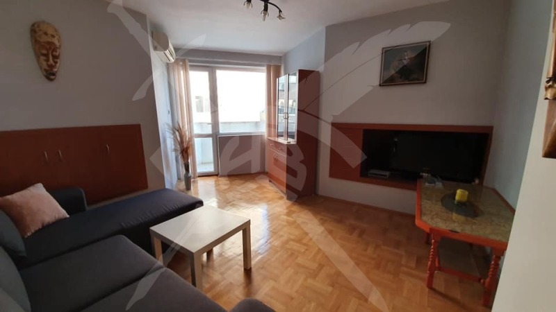Дава под Наем 3-СТАЕН в град Варна, Спортна зала - 80 кв.м / 500 € » 977.92 лв., ЕКС НВД ООД