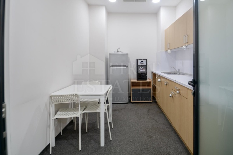 Kiadó  Hivatal Sofia , Druzsba 1 , 716 négyzetméter | 58435313 - kép [8]